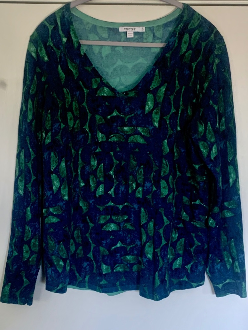 Chicos Lightweight Sweater, size 2 (L)